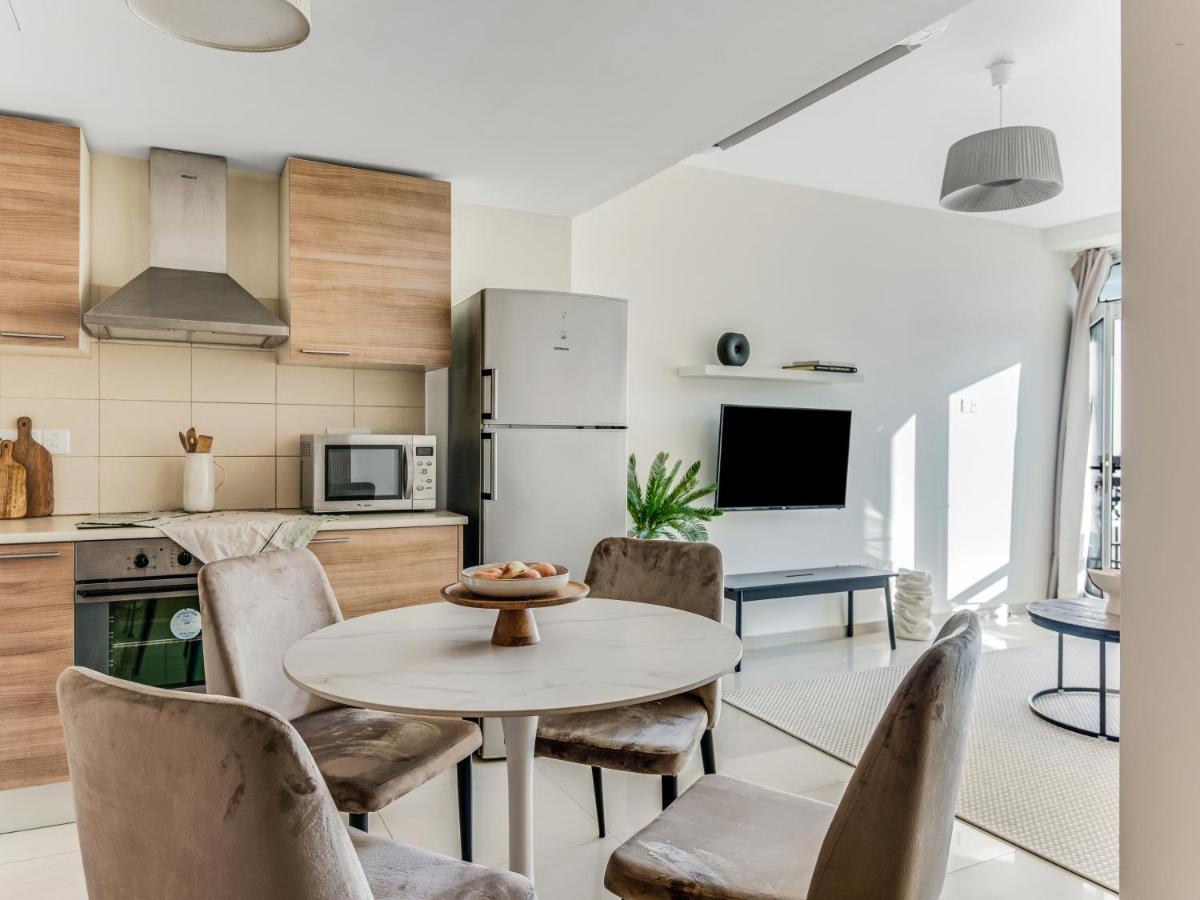 Sanders Marathon - Cute 2-Bedroom Apartment With Shared Pool Limasol Buitenkant foto